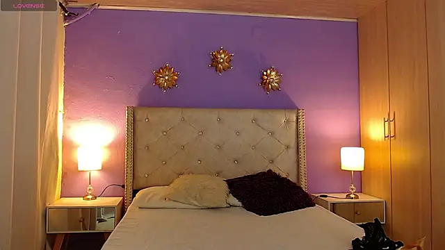 Kim and Mia online show from 10-07-25, 12:46