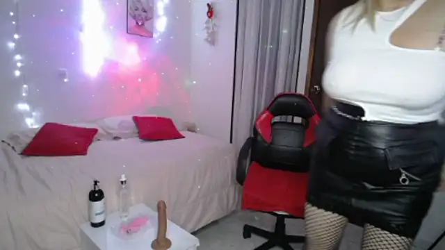 Snapshot of vanessalat chatting on 10-09-25, 11:47 vanessalat online show from 10-09-25, 11:47