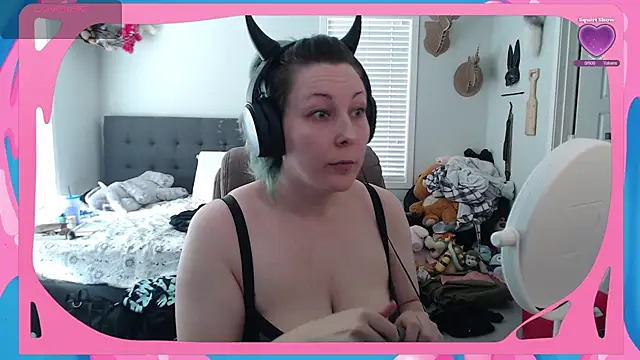 Snapshot of CirqueNoirBlu chatting on 10-01-25, 09:54 CirqueNoirBlu online show from 10-01-25, 09:54