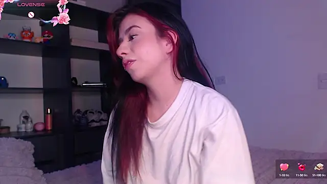 Snapshot of Your_rosalie chatting on 09-23-25, 04:04 Your rosalie online show from 09-23-25, 04:04