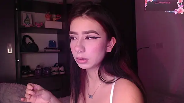 Snapshot of Your_rosalie chatting on 10-17-25, 01:31 Your rosalie online show from 10-17-25, 01:31