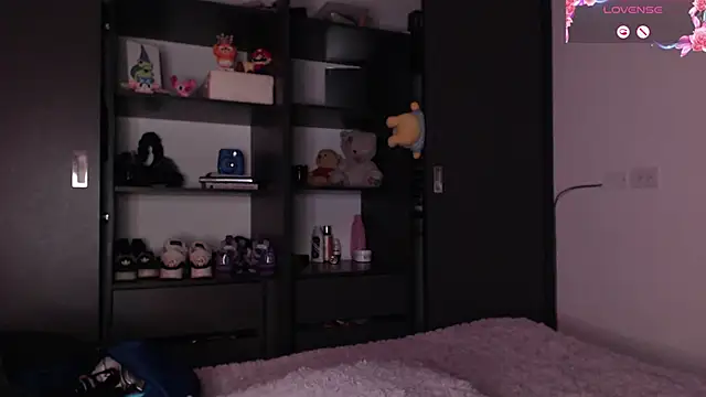 Snapshot of Your_rosalie chatting on 10-23-25, 04:23 Your rosalie online show from 10-23-25, 04:23