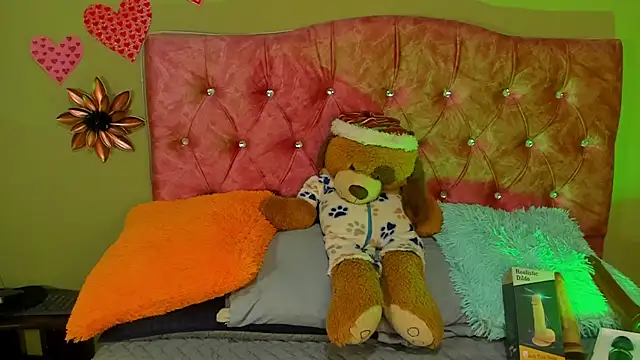 Snapshot of blue_violette_ chatting on 11-02-25, 06:43 blue violette online show from 11-02-25, 06:43