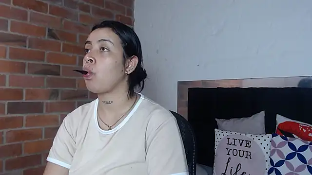 salome  hills1 online show from 11-25-25, 01:55