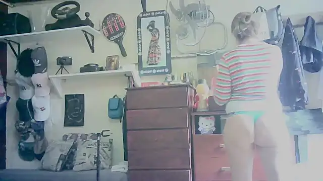 Snapshot of mybodyarg chatting on 11-21-25, 01:32 mybodyarg online show from 11-21-25, 01:32