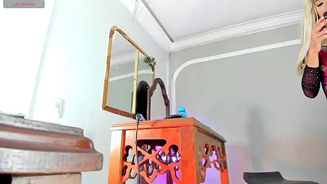 Jimena Grey online show from 10-19-25, 06:03