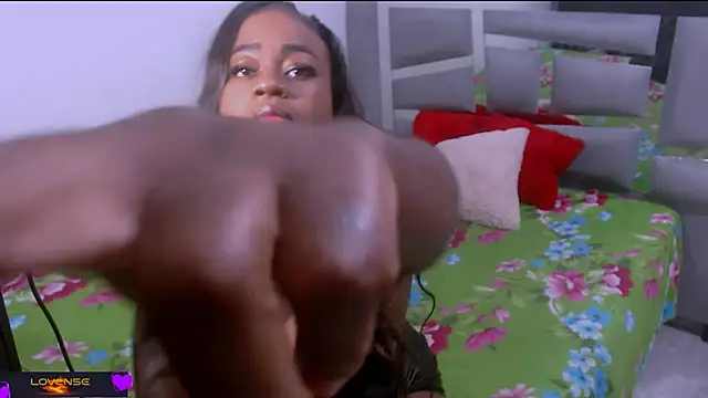 Snapshot of AnnaiDiamond chatting on 10-12-25, 02:49 AnnaiDiamond online show from 10-12-25, 02:49