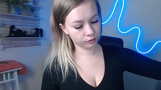 holly xglam online show from 12-19-24, 03:18