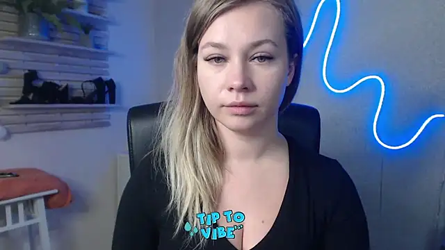 holly xglam online show from 12-19-24, 09:40