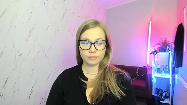 holly xglam online show from 12-21-25, 08:49