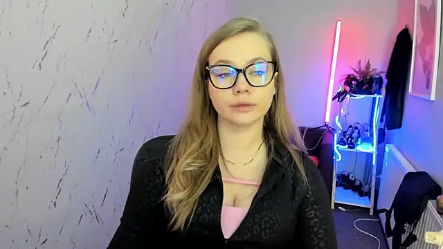 holly xglam online show from 01-18-26, 08:01