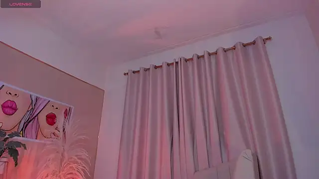 SkiinnyAna online show from 01-14-25, 01:47