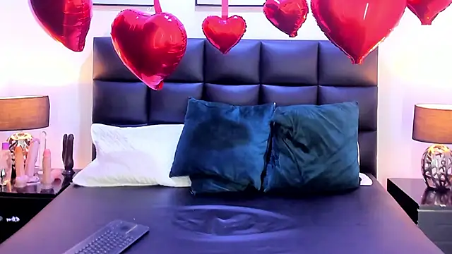 Snapshot of TaraCarson chatting on 02-14-25, 06:12 TaraCarson online show from 02-14-25, 06:12