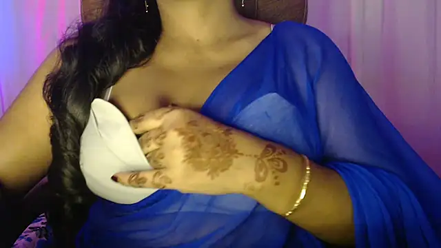 Snapshot of Prita07 chatting on 10-15-25, 01:44 Prita07 online show from 10-15-25, 01:44