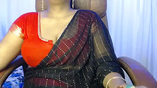 Snapshot of Prita07 chatting on 10-31-25, 11:33 Prita07 online show from 10-31-25, 11:33