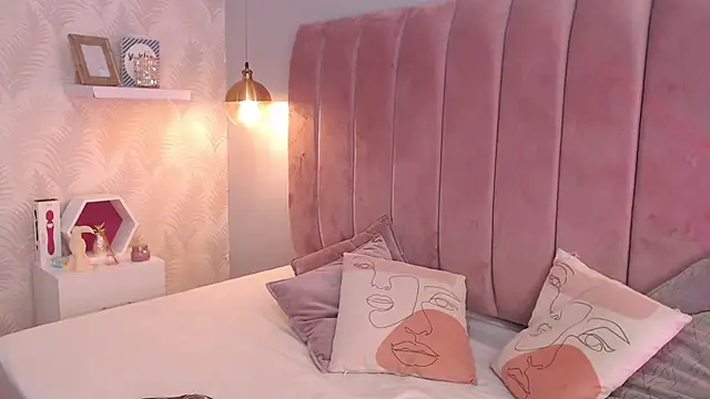 LeenaBrown online show from 11-20-25, 01:00