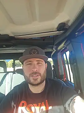 Snapshot of JeepinAround chatting on 12-17-25, 04:13 JeepinAround online show from 12-17-25, 04:13