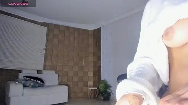 Lissalittlee online show from 11-17-25, 08:03