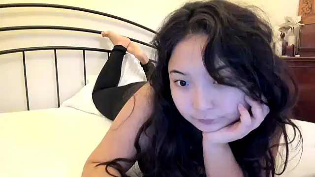cutie mio online show from 10-05-25, 01:42