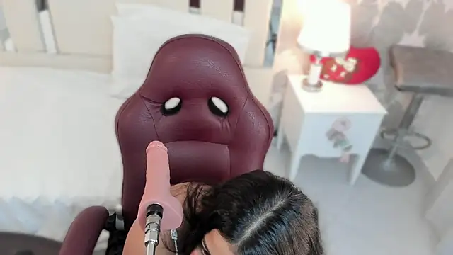 Miliaangeles online show from 12-17-25, 09:26