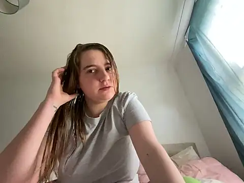 Snapshot of EvieRoseex chatting on 10-31-25, 09:43 EvieRoseex online show from 10-31-25, 09:43