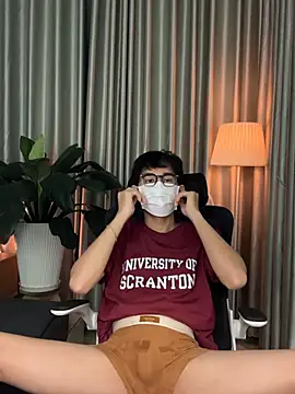 Snapshot of MinhTuanLive chatting on 02-18-26, 08:10 MinhTuanLive online show from 02-18-26, 08:10