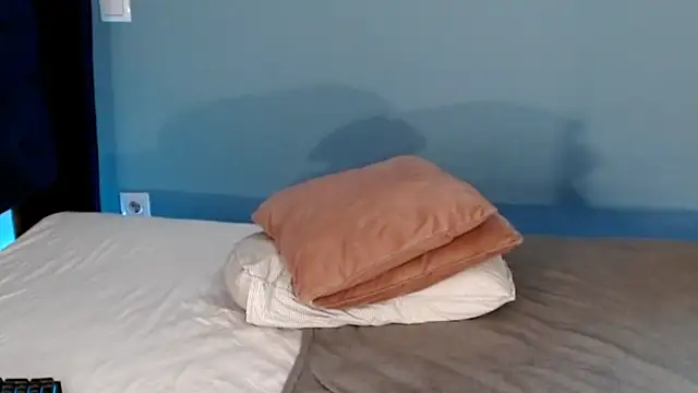 Snapshot of AnnaMaee chatting on 01-08-25, 02:14 AnnaMaee online show from 01-08-25, 02:14