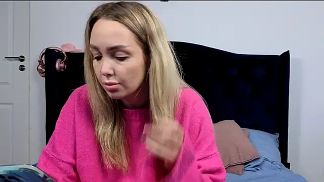 Snapshot of AnnaMaee chatting on 11-12-25, 07:57 AnnaMaee online show from 11-12-25, 07:57