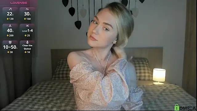 Snapshot of TheVanessaMaes chatting on 10-15-25, 08:31 TheVanessaMaes online show from 10-15-25, 08:31