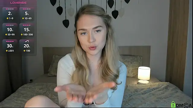 Snapshot of TheVanessaMaes chatting on 10-28-25, 11:07 TheVanessaMaes online show from 10-28-25, 11:07