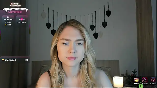 Snapshot of TheVanessaMaes chatting on 12-17-25, 12:49 TheVanessaMaes online show from 12-17-25, 12:49