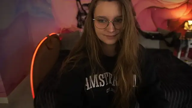 MagicPeachh  online show from 10-21-25, 05:52