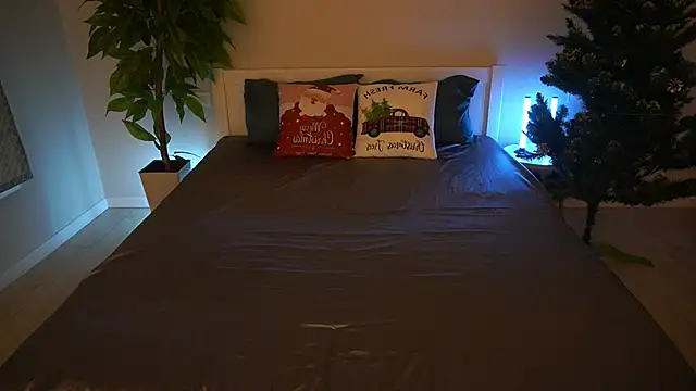 MagicPeachh  online show from 12-19-25, 06:53