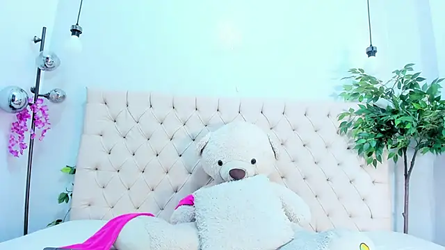 Victoria Coleman online show from 11-24-25, 07:13