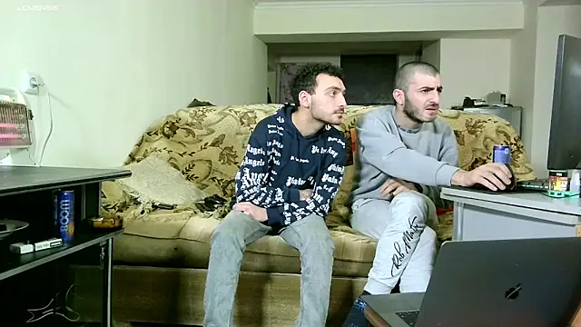 Snapshot of Barney_Tedd chatting on 12-30-24, 04:09 Barney Tedd online show from 12-30-24, 04:09