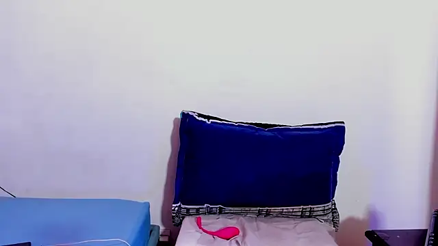 Lauren Hills069 online show from 12-20-25, 10:06