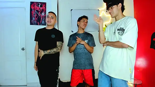 Snapshot of oversizedxguys chatting on 04-10-26, 03:12 oversizedxguys online show from 04-10-26, 03:12