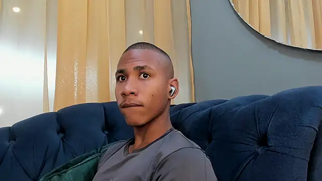 Snapshot of Ethan_Fox11 chatting on 01-11-25, 02:25 Ethan Fox11 online show from 01-11-25, 02:25