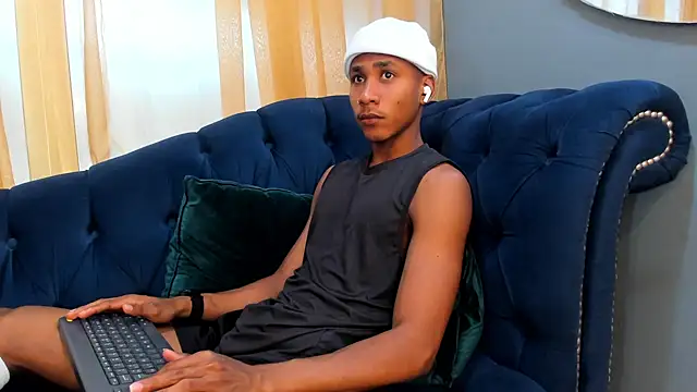 Snapshot of Ethan_Fox11 chatting on 01-20-25, 02:14 Ethan Fox11 online show from 01-20-25, 02:14