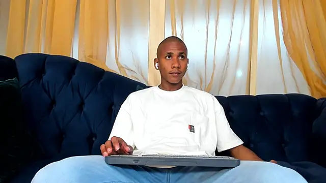 Snapshot of Ethan_Fox11 chatting on 02-04-25, 01:59 Ethan Fox11 online show from 02-04-25, 01:59