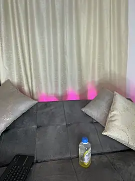 HaileyBaldwin online show from 01-29-25, 01:27