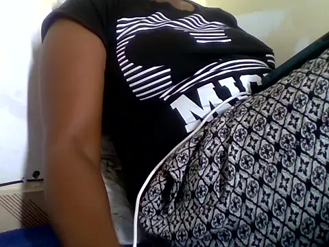 Hot-zeenah online show from 10-13-25, 07:30