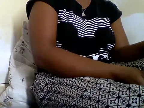 Hot-zeenah online show from 10-21-25, 06:52