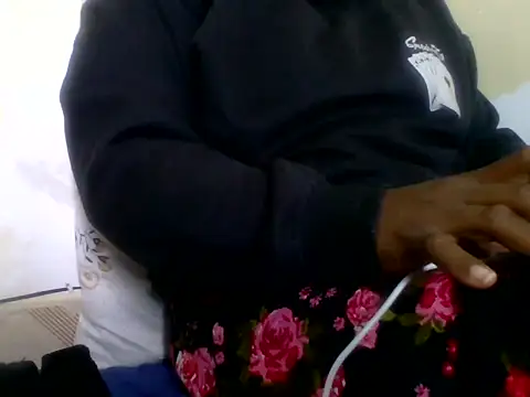 Hot-zeenah online show from 10-25-25, 04:53