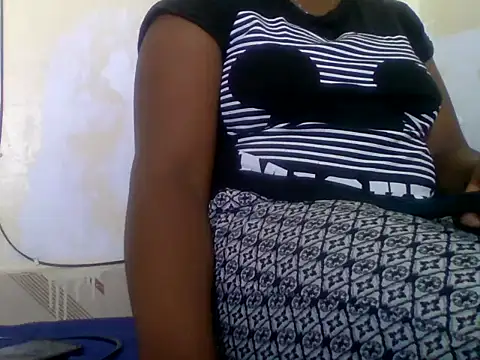 Hot-zeenah online show from 10-29-25, 03:14