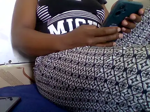 Hot-zeenah online show from 11-04-25, 06:18