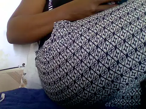 Hot-zeenah online show from 11-05-25, 06:24