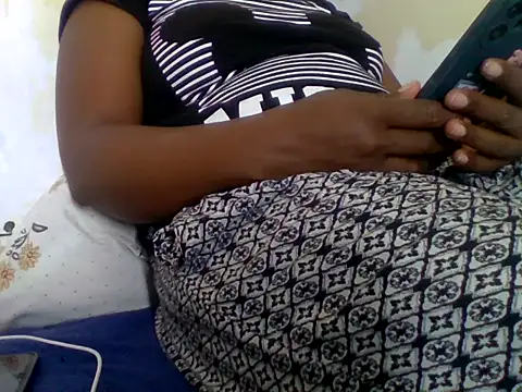 Hot-zeenah online show from 11-05-25, 07:36