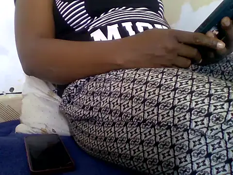 Hot-zeenah online show from 11-11-25, 09:53