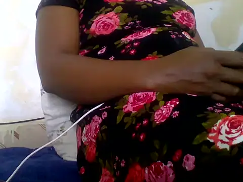 Hot-zeenah online show from 11-12-25, 06:52